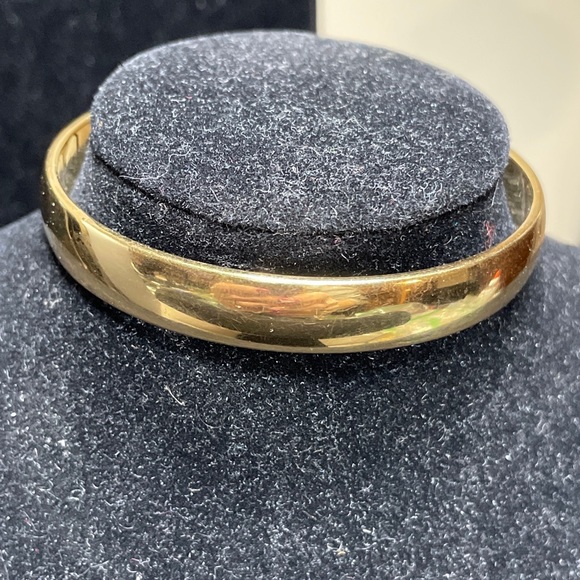 Monet Bangle Bracelet Gold tone Signed & Stamped Lg Vintage & Beautiful - Picture 6 of 6